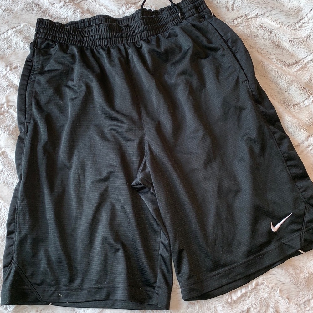 Nike men’s shorts size L